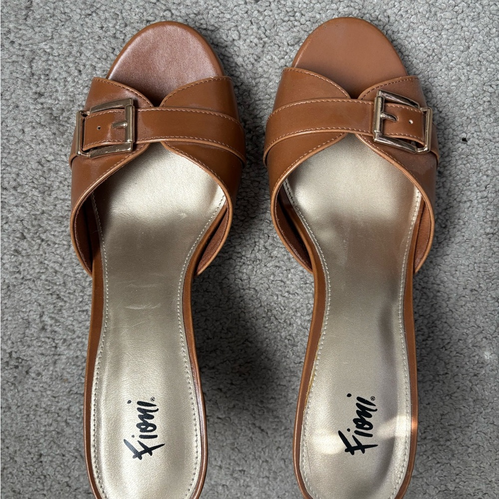 FIONI Clothing Women's Tan Sandals